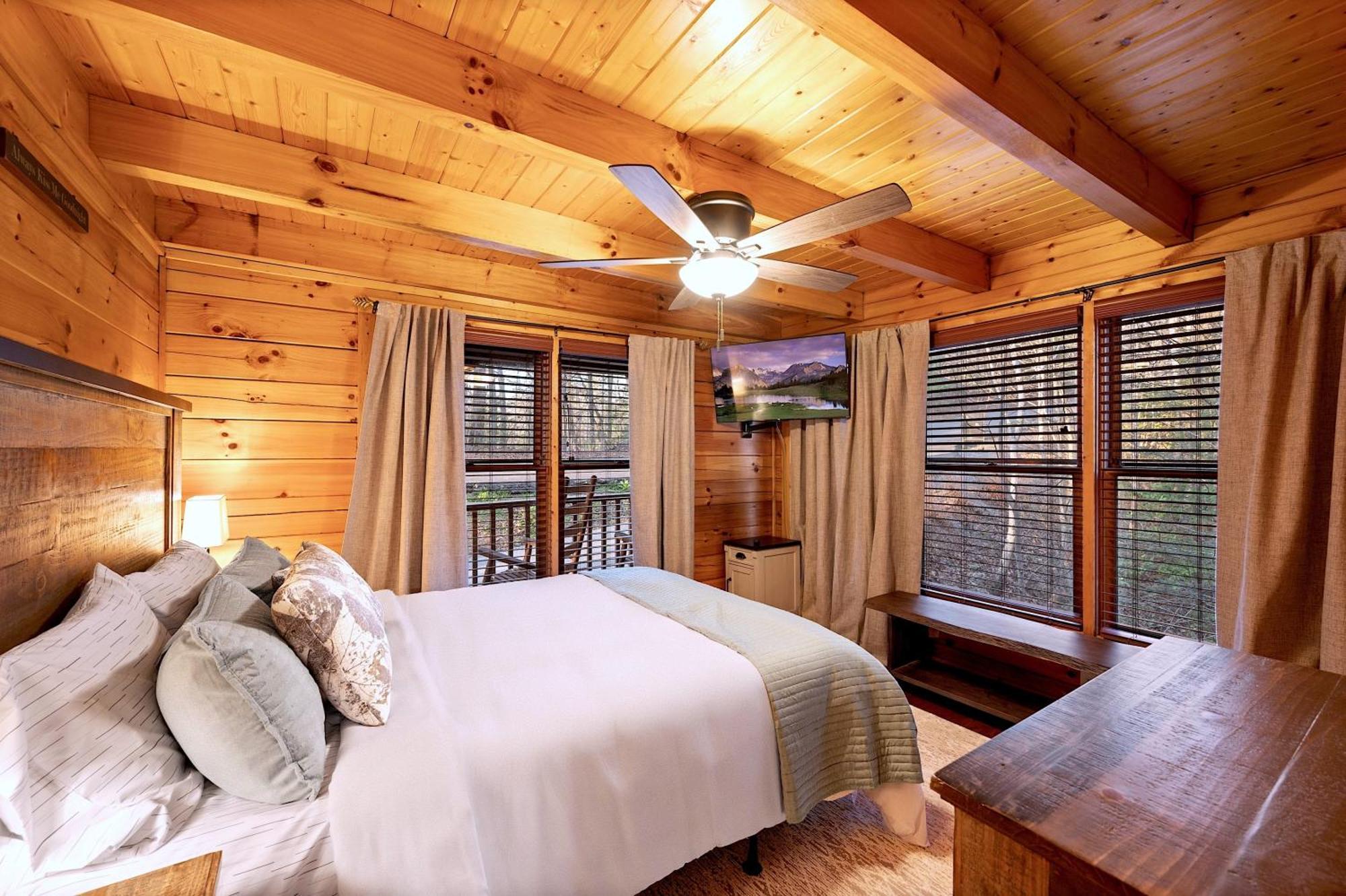 Peaceful Forest - Hot Tub, Relax & Explore